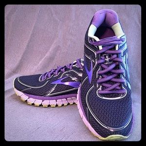 Brooks Adrenaline Womens